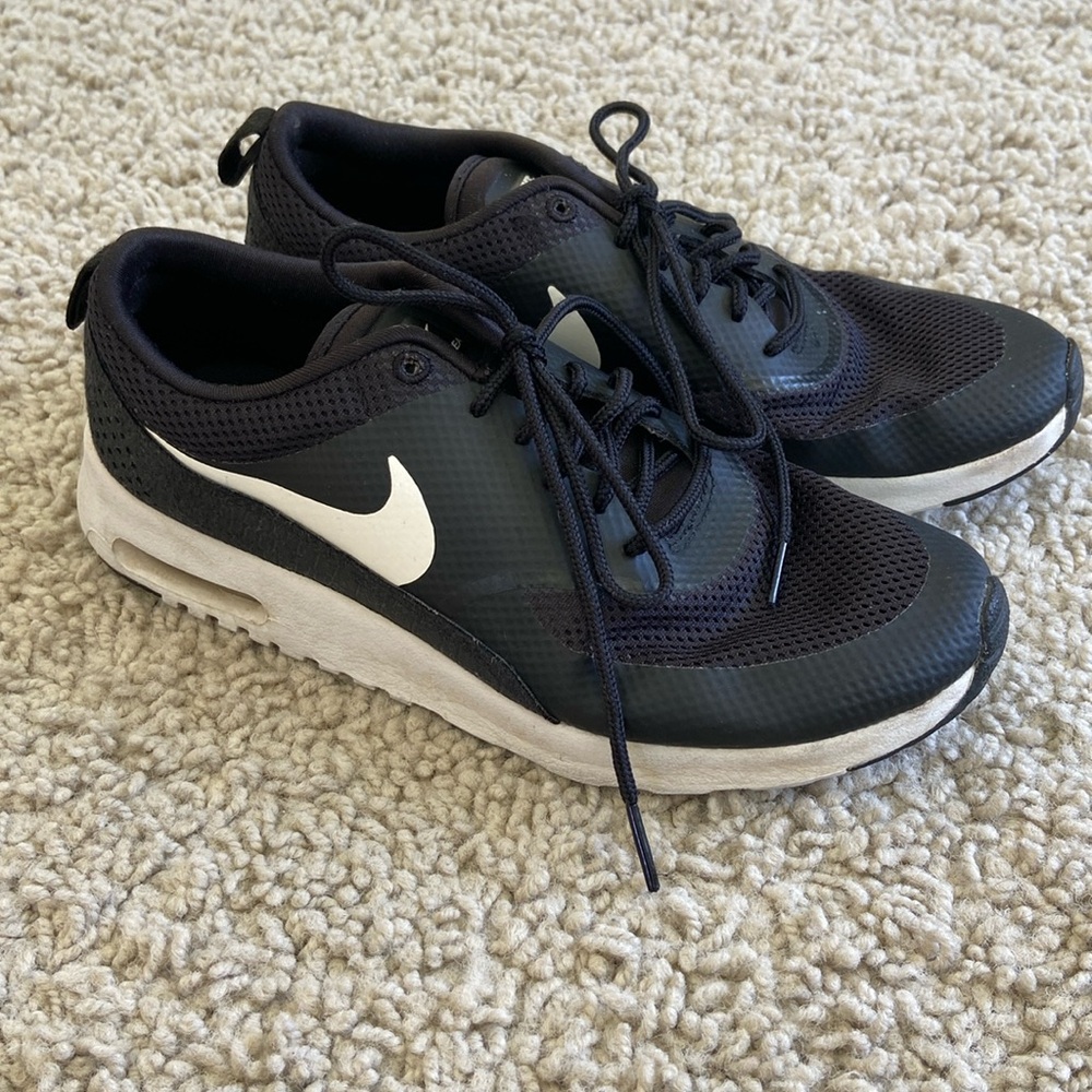 Nike exercise running shoe size 8 women’s. Lots of life left, great condition.